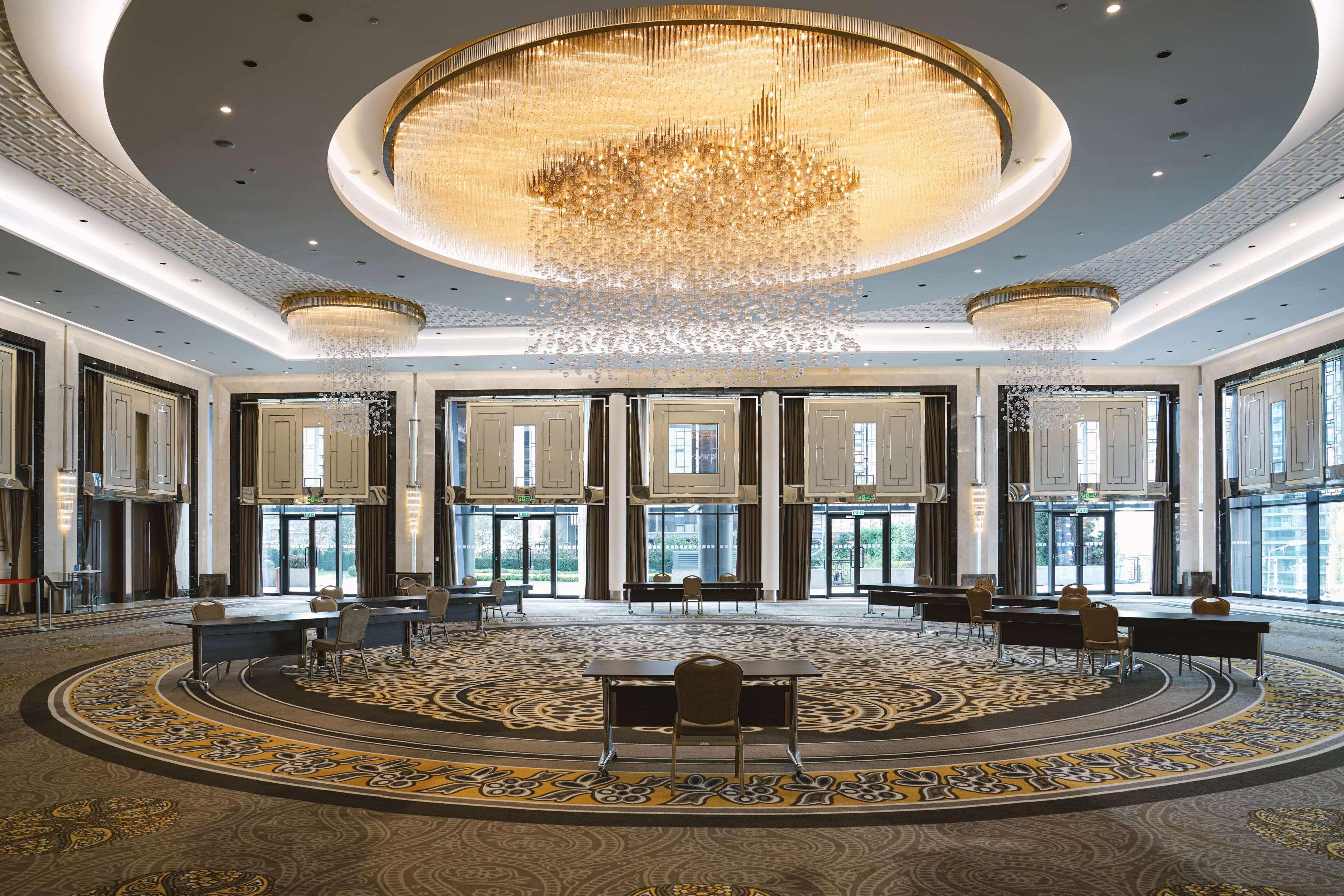 Отель Hilton Bomonti Стамбул